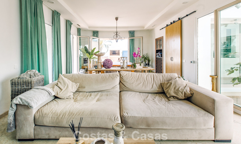 Move-in ready Mediterranean family villa for sale in a gated golf resort on the New Golden Mile between Marbella and Estepona 782185