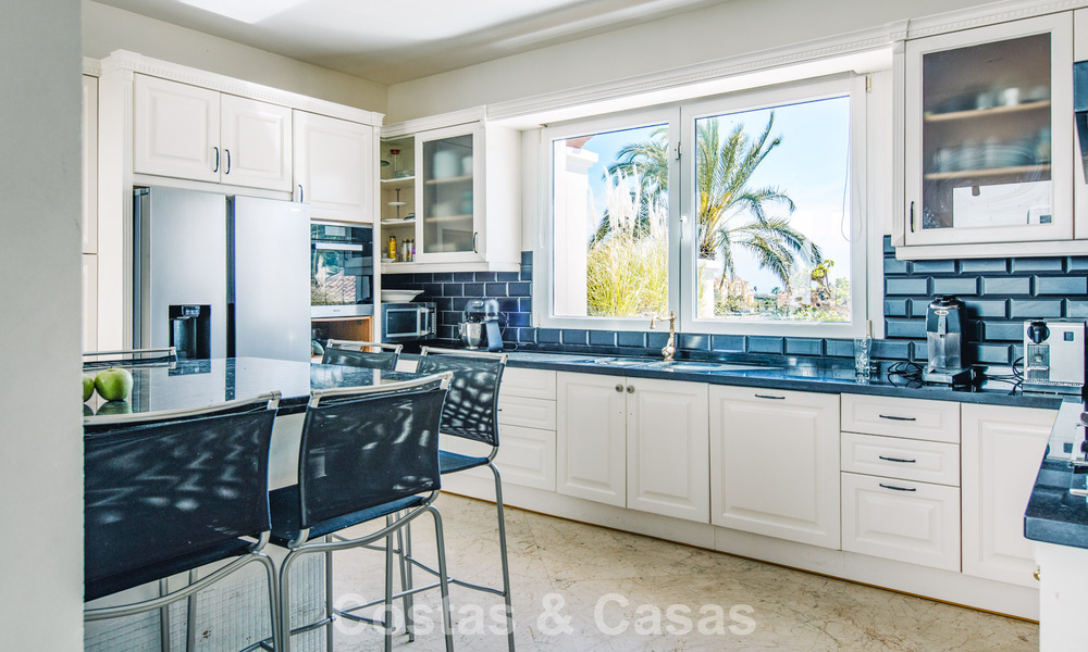 Move-in ready Mediterranean family villa for sale in a gated golf resort on the New Golden Mile between Marbella and Estepona 782186