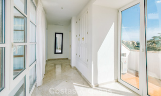 Move-in ready Mediterranean family villa for sale in a gated golf resort on the New Golden Mile between Marbella and Estepona 782187 