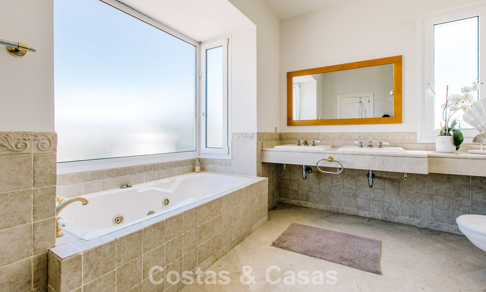 Move-in ready Mediterranean family villa for sale in a gated golf resort on the New Golden Mile between Marbella and Estepona 782190