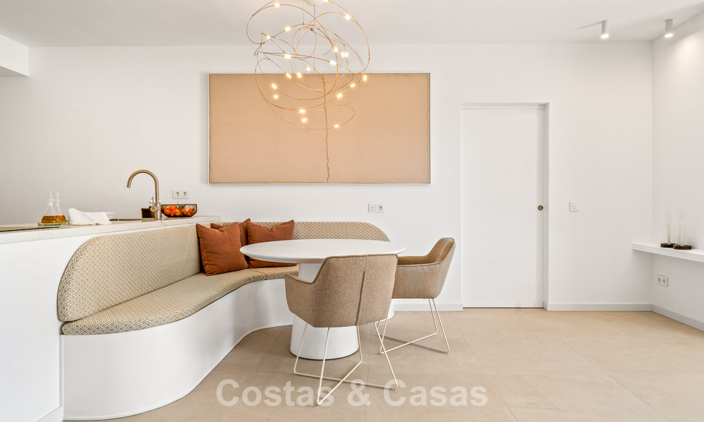 Ready to move in, modern renovated 3-bedroom apartment in a frontline golf complex in Nueva Andalucia, Marbella 782265