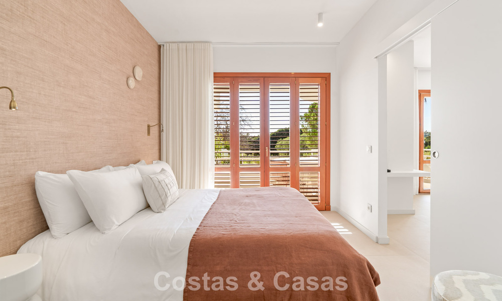 Ready to move in, modern renovated 3-bedroom apartment in a frontline golf complex in Nueva Andalucia, Marbella 782269