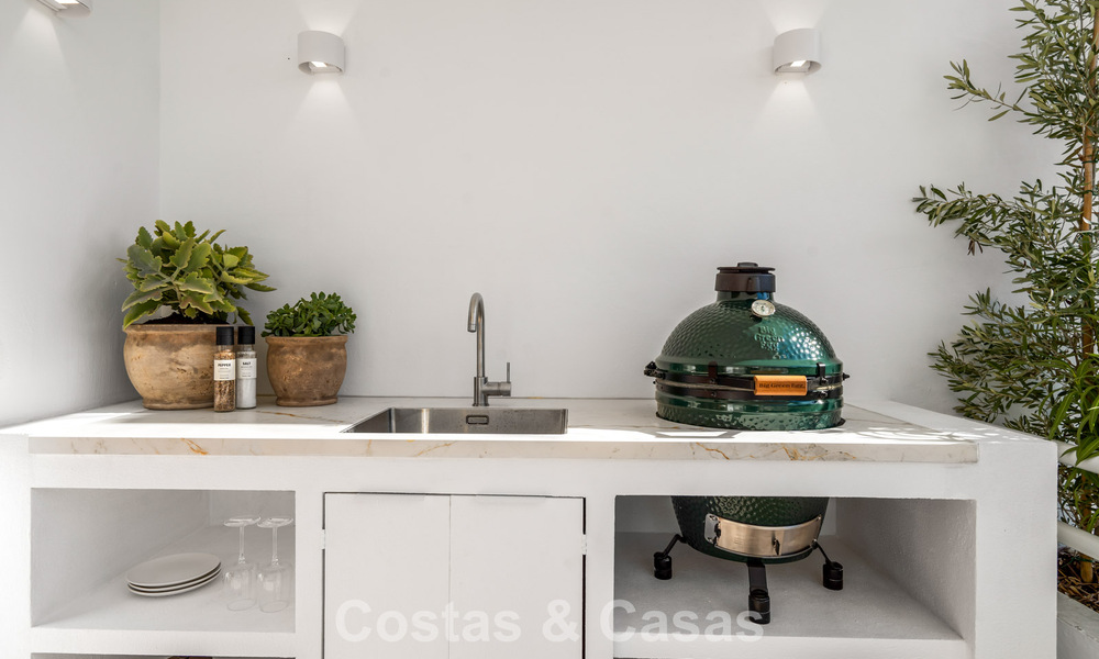 Ready to move in, modern renovated 3-bedroom apartment in a frontline golf complex in Nueva Andalucia, Marbella 782275