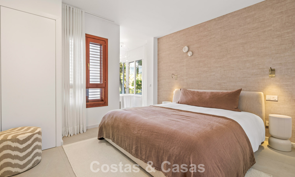 Ready to move in, modern renovated 3-bedroom apartment in a frontline golf complex in Nueva Andalucia, Marbella 782277