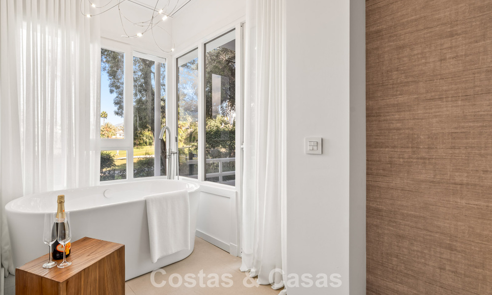 Ready to move in, modern renovated 3-bedroom apartment in a frontline golf complex in Nueva Andalucia, Marbella 782278