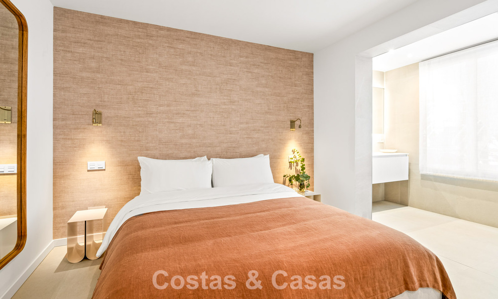 Ready to move in, modern renovated 3-bedroom apartment in a frontline golf complex in Nueva Andalucia, Marbella 782279