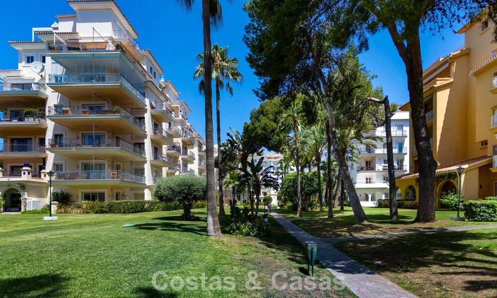 Duplex penthouse with sea views for sale in a gated, frontline beach complex in Puerto Banus, Marbella 782238