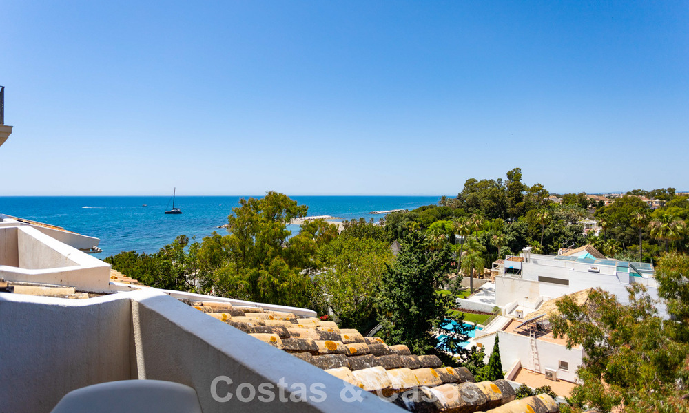 Duplex penthouse with sea views for sale in a gated, frontline beach complex in Puerto Banus, Marbella 782240