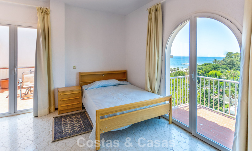 Duplex penthouse with sea views for sale in a gated, frontline beach complex in Puerto Banus, Marbella 782254
