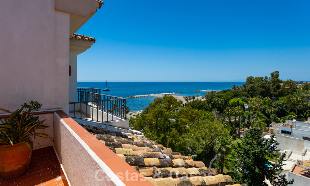 Duplex penthouse with sea views for sale in a gated, frontline beach complex in Puerto Banus, Marbella 782262