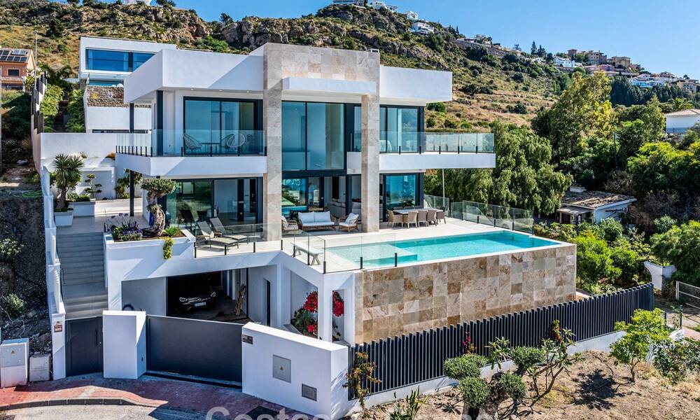 Move-in ready, modern luxury villa with panoramic sea views for sale in a quiet residential area in Benalmadena, Costa del Sol 782364