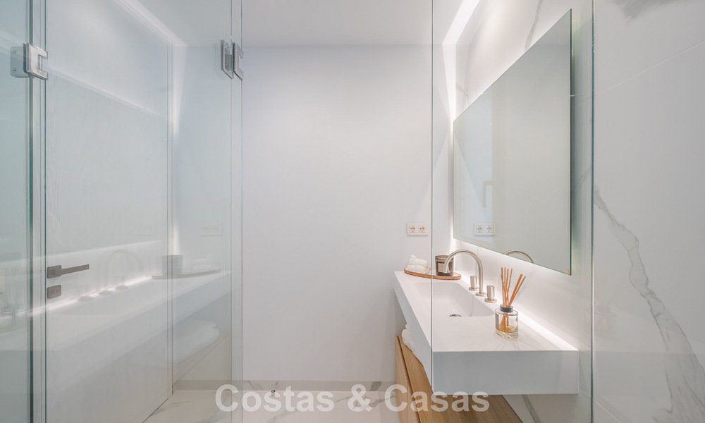 Sophisticated apartment with panoramic sea views for sale in a gated boutique complex in the hills of Marbella - Benahavis 783449