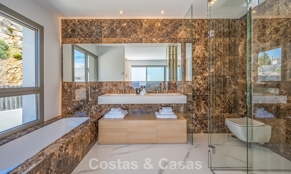 Sophisticated apartment with panoramic sea views for sale in a gated boutique complex in the hills of Marbella - Benahavis 783450