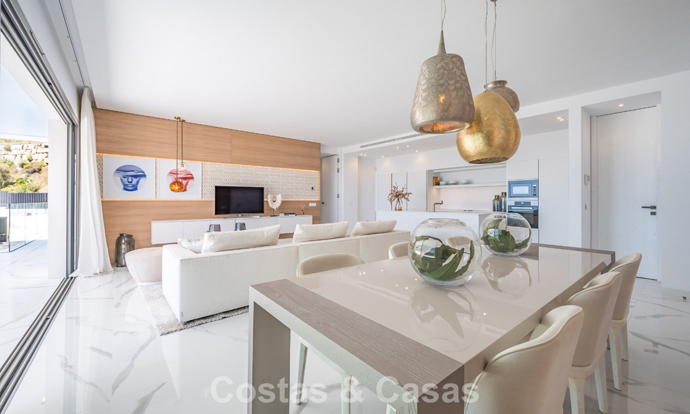 Sophisticated apartment with panoramic sea views for sale in a gated boutique complex in the hills of Marbella - Benahavis 783454