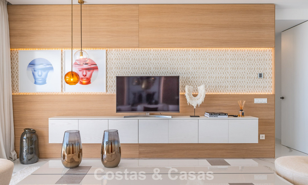 Sophisticated apartment with panoramic sea views for sale in a gated boutique complex in the hills of Marbella - Benahavis 783456