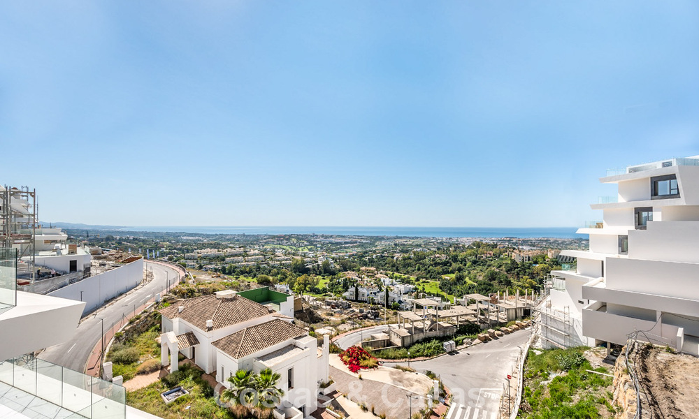Sophisticated apartment with panoramic sea views for sale in a gated boutique complex in the hills of Marbella - Benahavis 783457