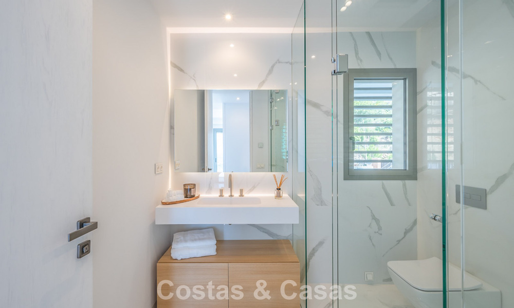 Sophisticated apartment with panoramic sea views for sale in a gated boutique complex in the hills of Marbella - Benahavis 783458