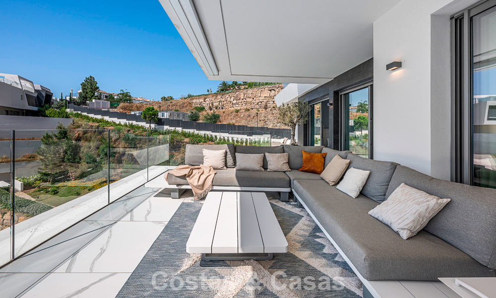 Sophisticated apartment with panoramic sea views for sale in a gated boutique complex in the hills of Marbella - Benahavis 783463