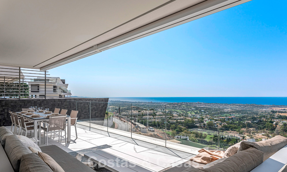 Sophisticated apartment with panoramic sea views for sale in a gated boutique complex in the hills of Marbella - Benahavis 783464