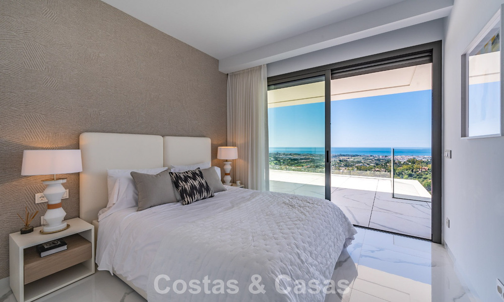 Sophisticated apartment with panoramic sea views for sale in a gated boutique complex in the hills of Marbella - Benahavis 783468