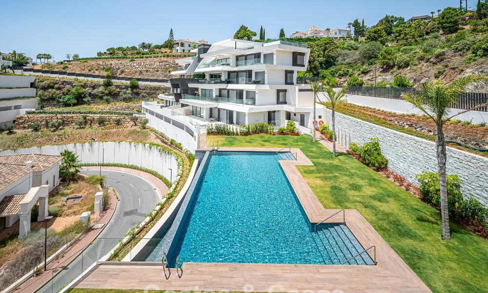 Sophisticated apartment with panoramic sea views for sale in a gated boutique complex in the hills of Marbella - Benahavis 783469
