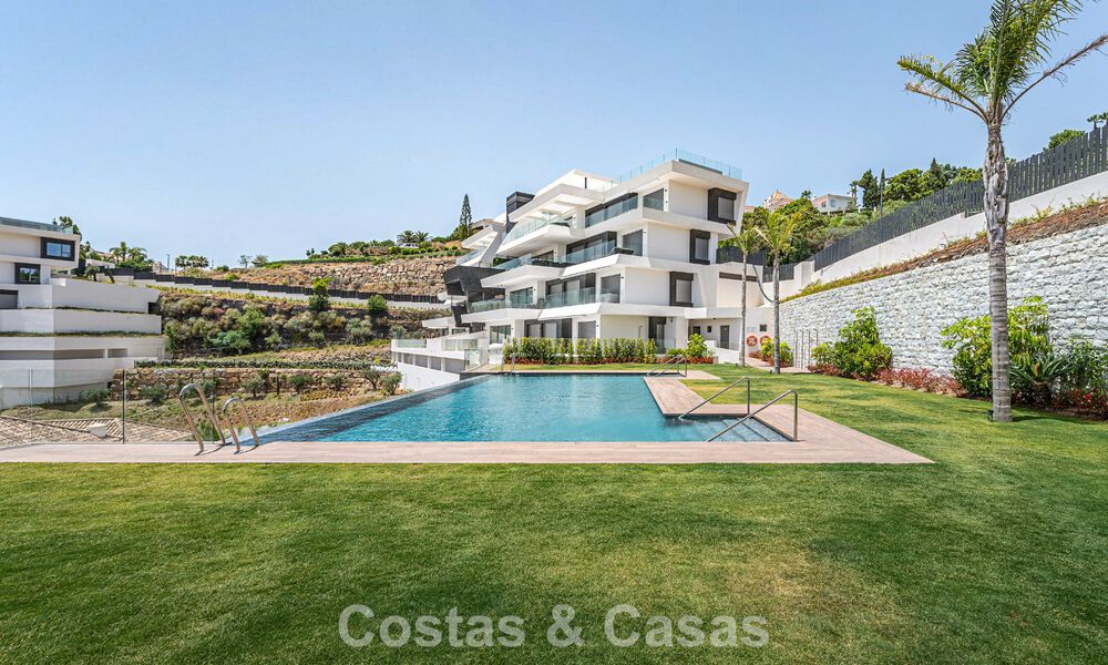 Sophisticated apartment with panoramic sea views for sale in a gated boutique complex in the hills of Marbella - Benahavis 783474