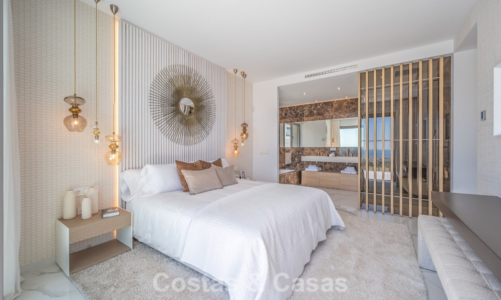 Sophisticated apartment with panoramic sea views for sale in a gated boutique complex in the hills of Marbella - Benahavis 783490