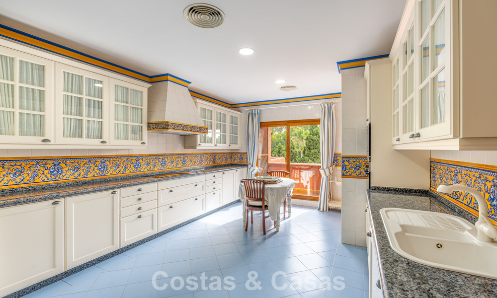 Very spacious duplex penthouse with private pool for sale, beachside near Guadalmina Baja, Marbella - Estepona 783530