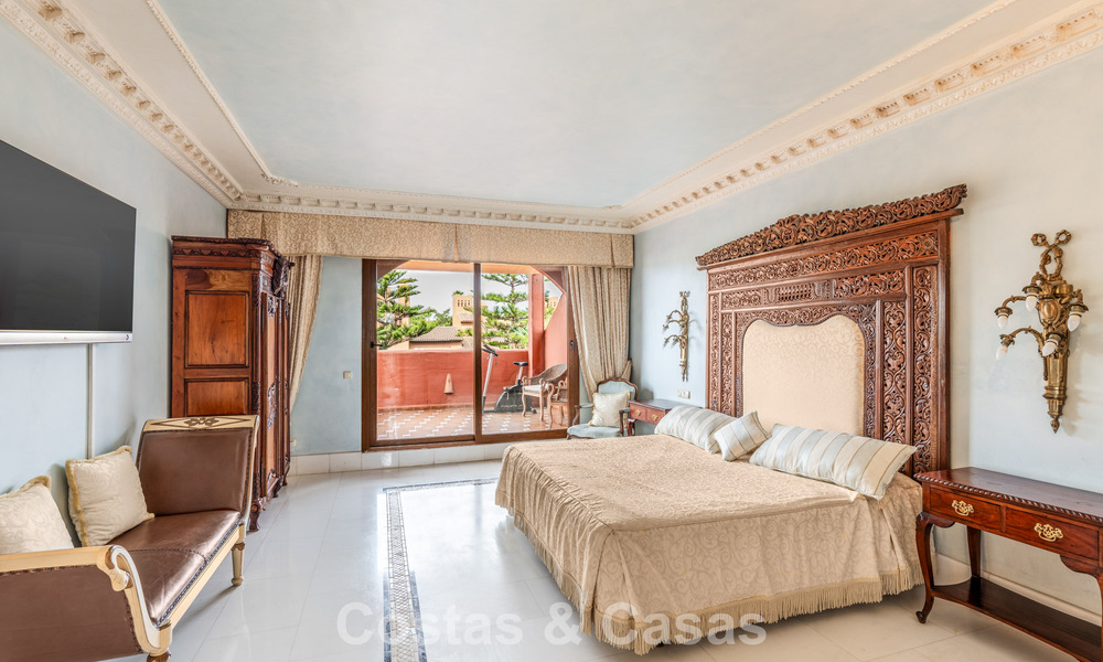Very spacious duplex penthouse with private pool for sale, beachside near Guadalmina Baja, Marbella - Estepona 783539