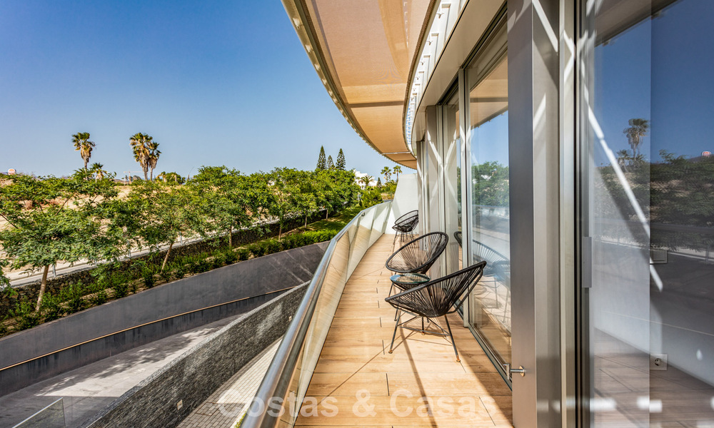Modern 4 bedroom beachfront apartment for sale with sea views in Estepona, Costa del Sol 782661