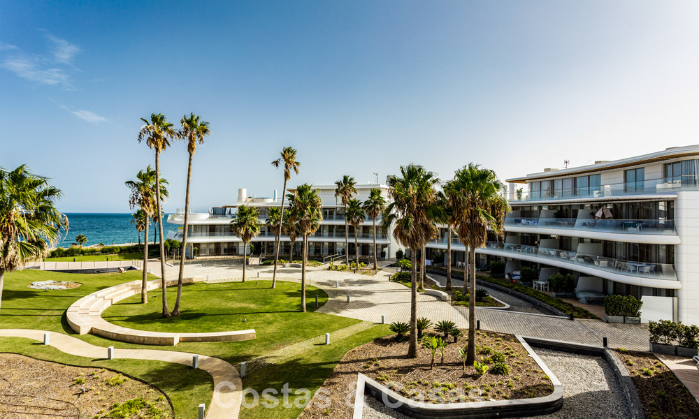 Modern 4 bedroom beachfront apartment for sale with sea views in Estepona, Costa del Sol 782662