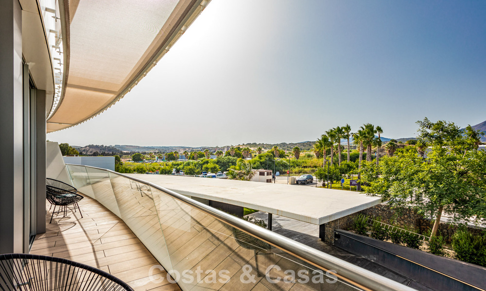 Modern 4 bedroom beachfront apartment for sale with sea views in Estepona, Costa del Sol 782663