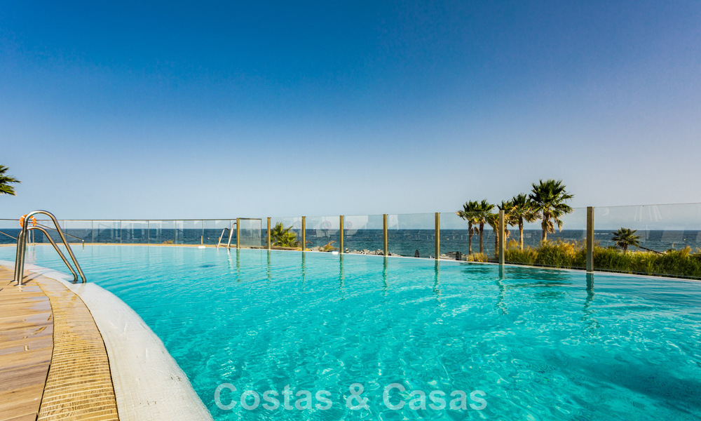 Modern 4 bedroom beachfront apartment for sale with sea views in Estepona, Costa del Sol 782665