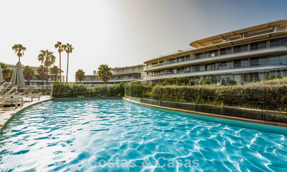 Modern 4 bedroom beachfront apartment for sale with sea views in Estepona, Costa del Sol 782667