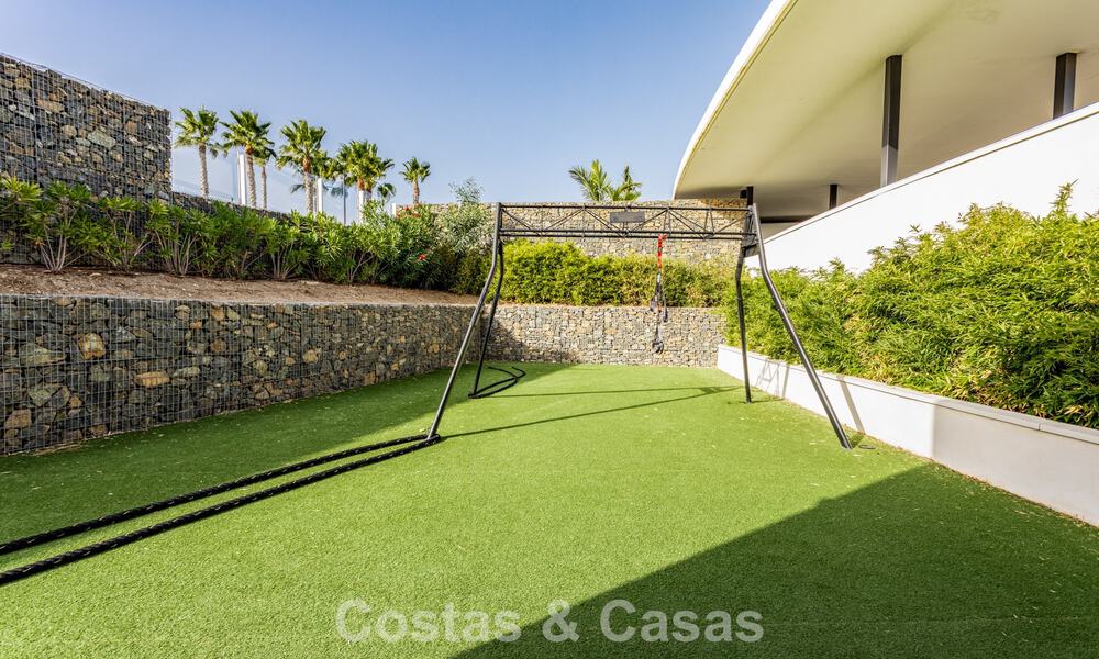 Modern 4 bedroom beachfront apartment for sale with sea views in Estepona, Costa del Sol 782669