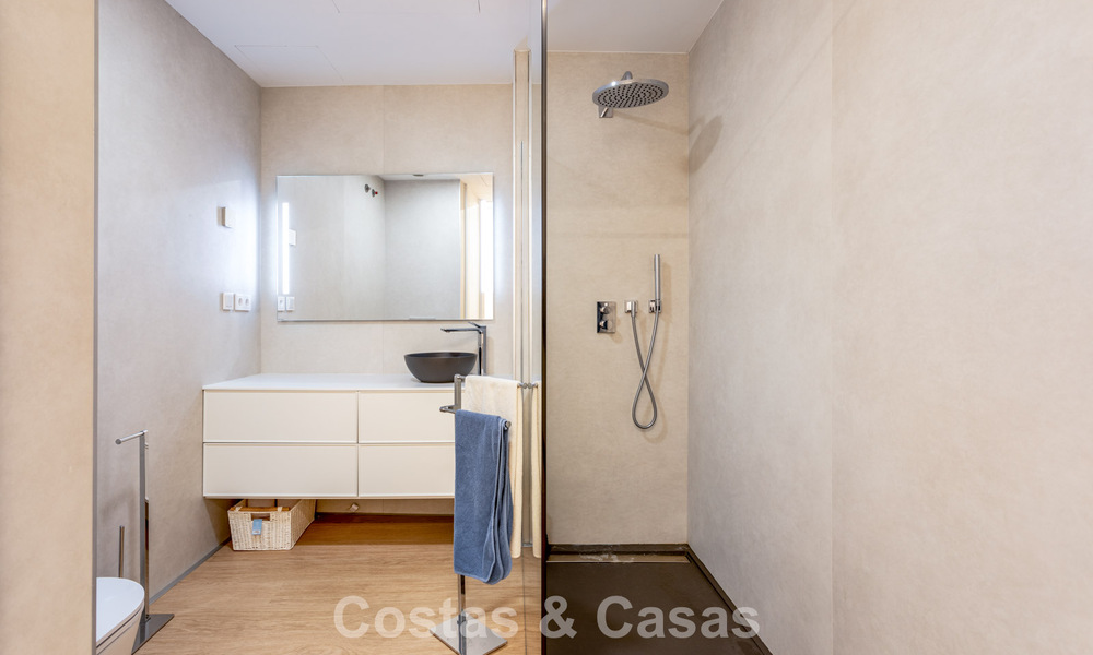 Modern 4 bedroom beachfront apartment for sale with sea views in Estepona, Costa del Sol 782676