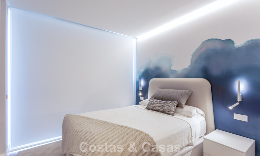 Modern 4 bedroom beachfront apartment for sale with sea views in Estepona, Costa del Sol 782678