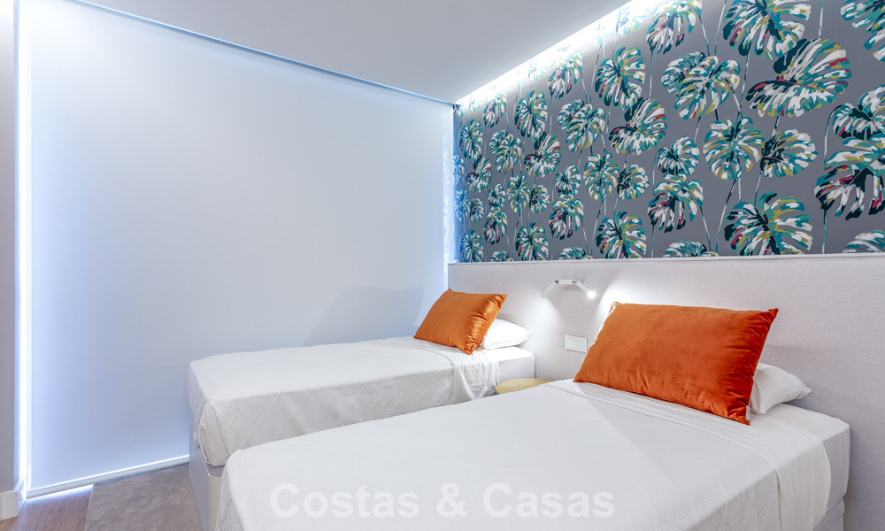 Modern 4 bedroom beachfront apartment for sale with sea views in Estepona, Costa del Sol 782680