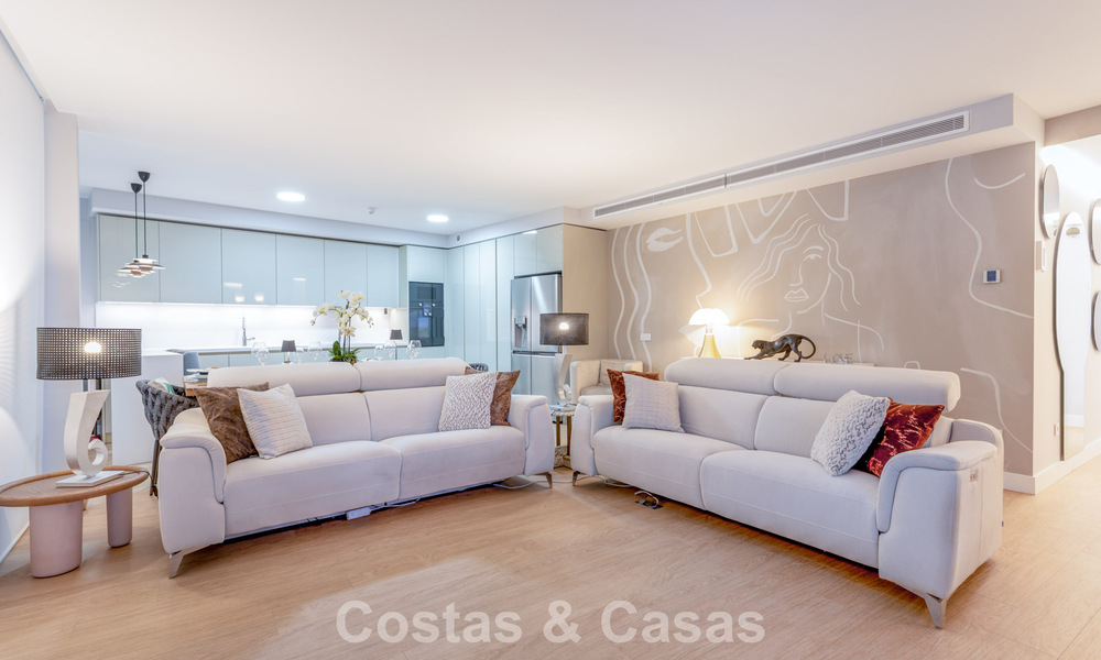 Modern 4 bedroom beachfront apartment for sale with sea views in Estepona, Costa del Sol 782681