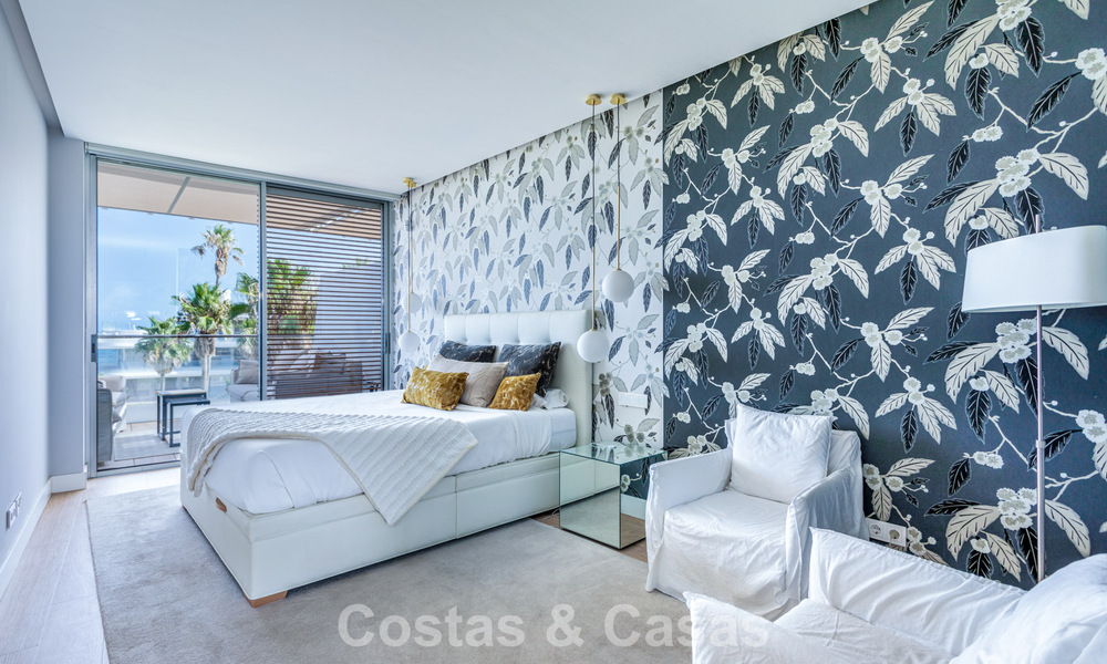 Modern 4 bedroom beachfront apartment for sale with sea views in Estepona, Costa del Sol 782685