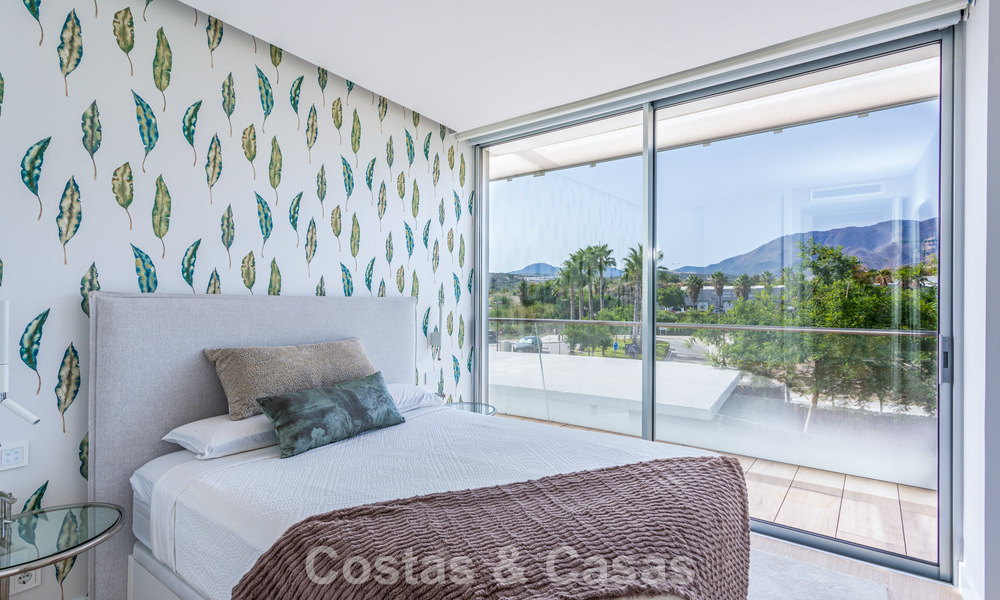 Modern 4 bedroom beachfront apartment for sale with sea views in Estepona, Costa del Sol 782688