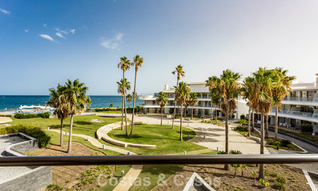 Modern 4 bedroom beachfront apartment for sale with sea views in Estepona, Costa del Sol 782695