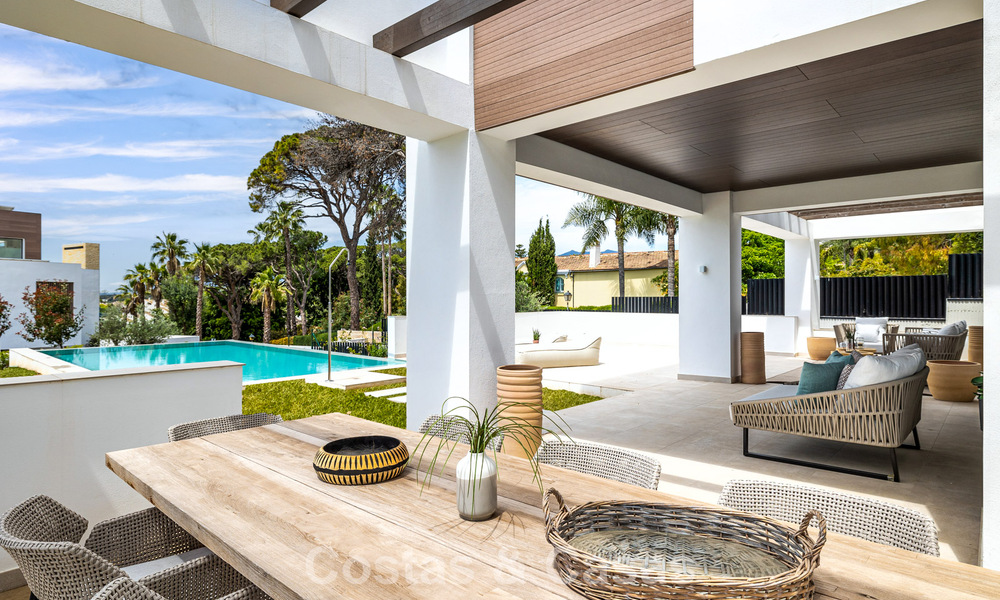 Contemporary villa for sale within walking distance of the beach and amenities in Marbella city 783507