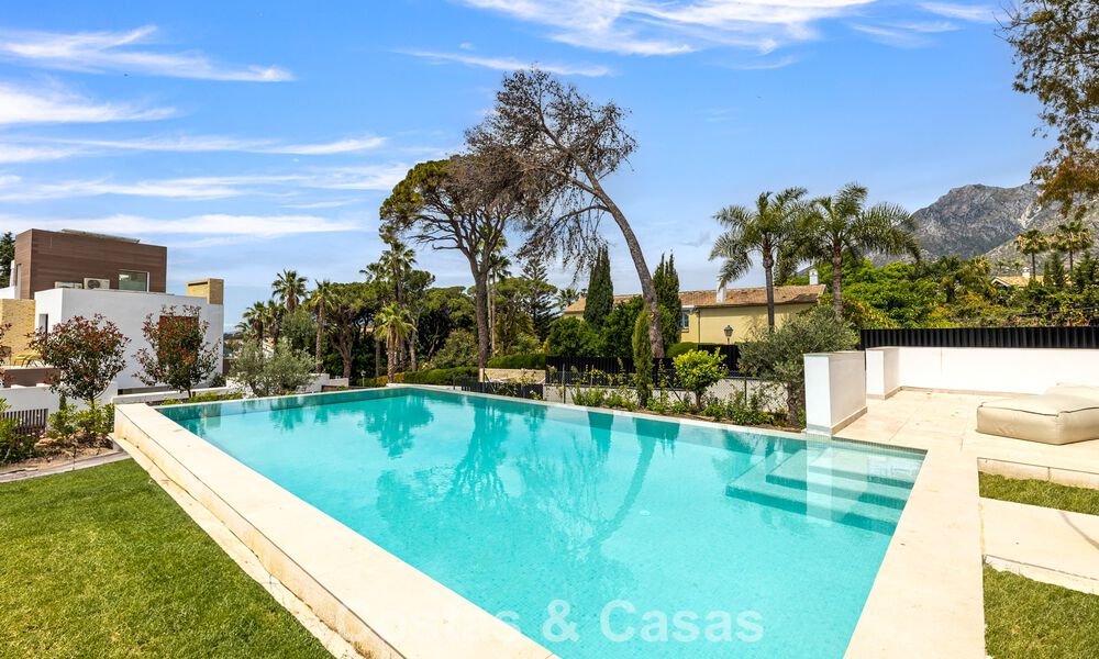 Contemporary villa for sale within walking distance of the beach and amenities in Marbella city 783508