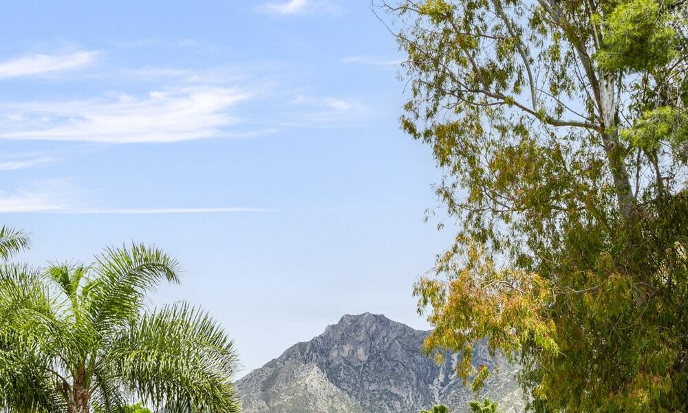 Contemporary villa for sale within walking distance of the beach and amenities in Marbella city 783510