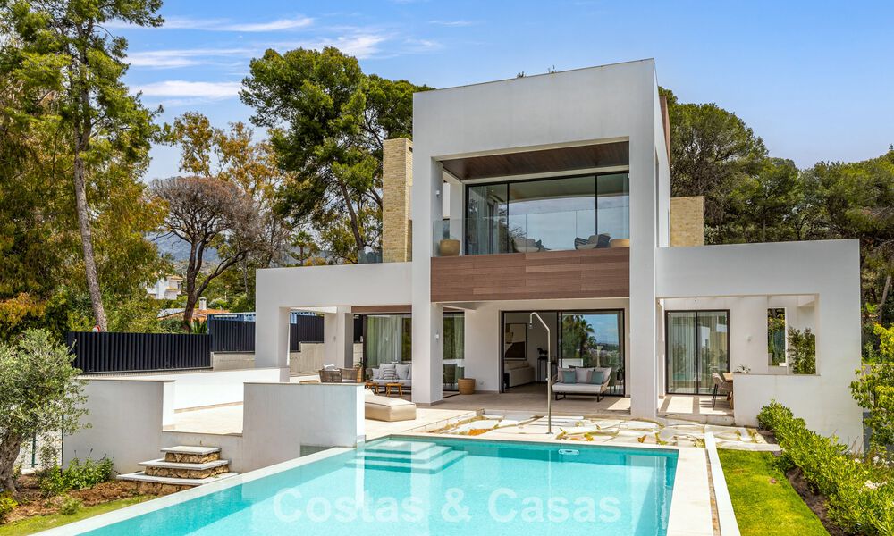 Contemporary villa for sale within walking distance of the beach and amenities in Marbella city 783511