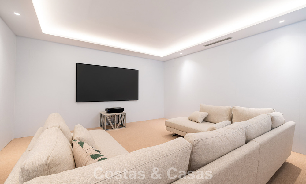 Contemporary villa for sale within walking distance of the beach and amenities in Marbella city 783516