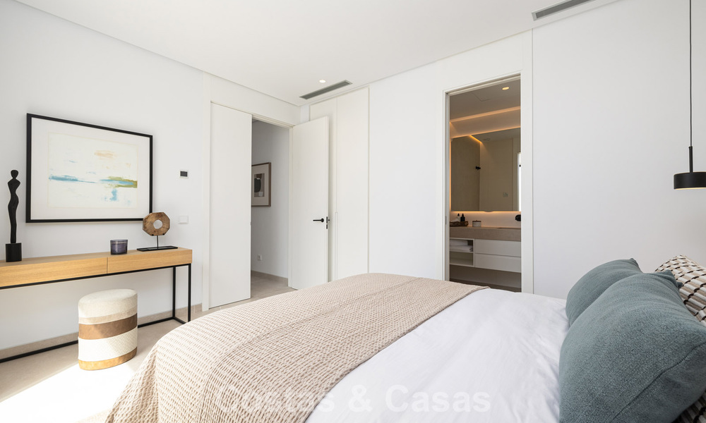Contemporary villa for sale within walking distance of the beach and amenities in Marbella city 783519