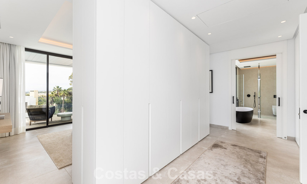 Contemporary villa for sale within walking distance of the beach and amenities in Marbella city 783521