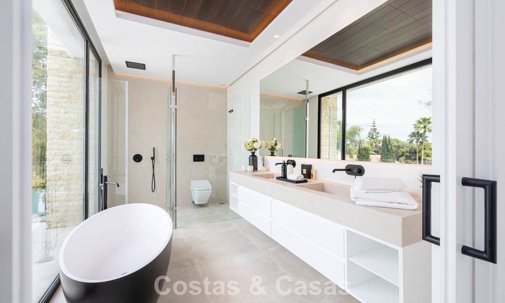 Contemporary villa for sale within walking distance of the beach and amenities in Marbella city 783522